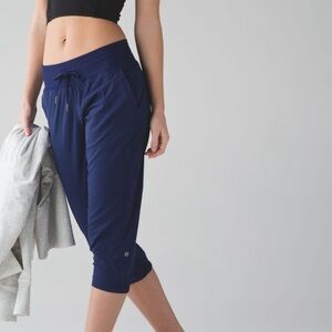 🤩Lululemon Studio Crop II
Hero Blue